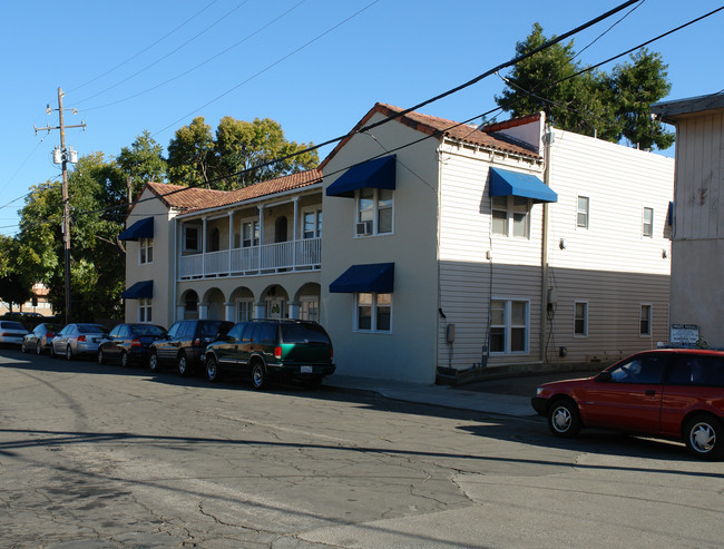 1005 Ferry St in Martinez, CA - Foto de edificio - Building Photo