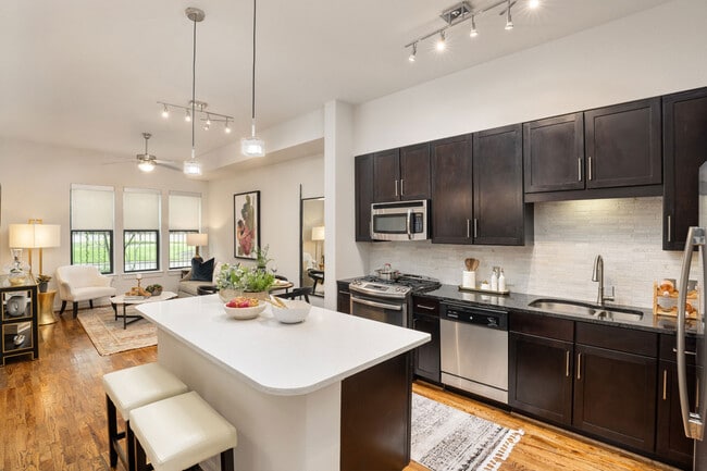 1900 Yorktown Galleria Apartments in Houston, TX - Building Photo - Building Photo