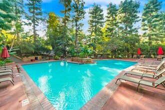 2700 Cahuenga Blvd in Los Angeles, CA - Building Photo - Building Photo