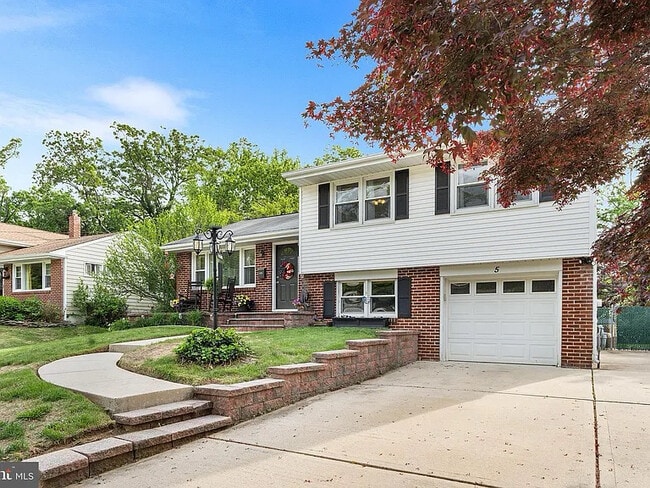 5 Valley View Ct in Hamilton Township, NJ - Building Photo - Building Photo