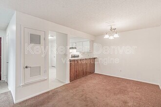 7185 S Gaylord St in Centennial, CO - Building Photo - Building Photo