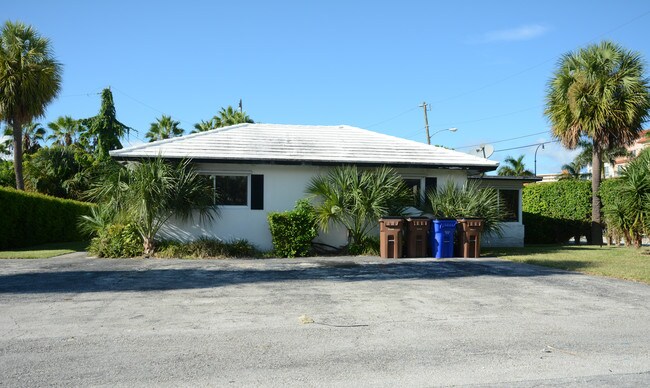 1837 SE 1st St in Deerfield Beach, FL - Foto de edificio - Building Photo