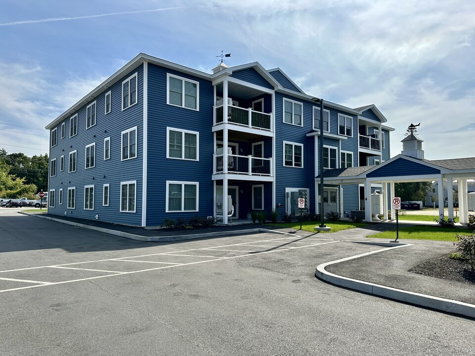 2-4 ME-4 in Windham, ME - Building Photo