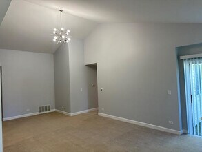1048 Auburn Ln in Buffalo Grove, IL - Building Photo - Building Photo