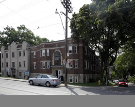 2401 Queen St in Toronto, ON - Building Photo - Building Photo