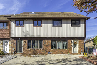 51 Rolling Hill Grn in Staten Island, NY - Foto de edificio - Building Photo