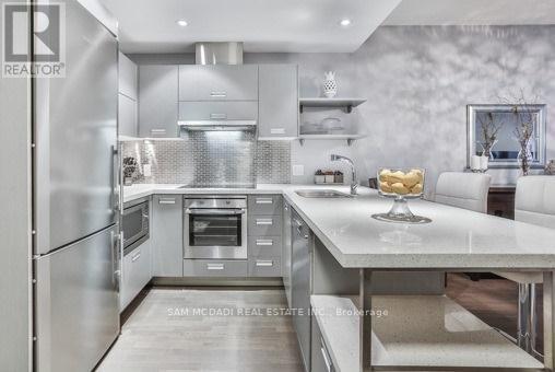 88 Park Lawn Rd in Toronto, ON - Building Photo - Building Photo