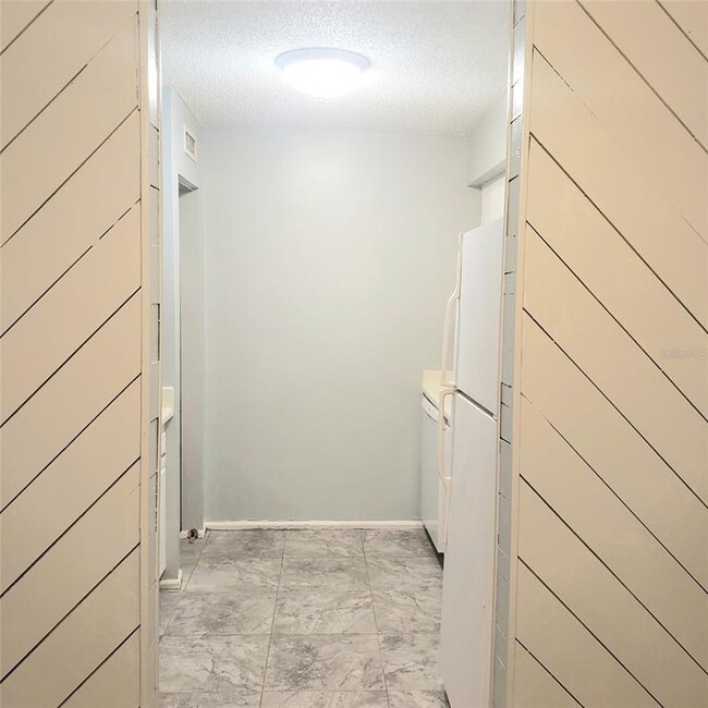 305 Wellington Ct in Tampa, FL - Foto de edificio - Building Photo