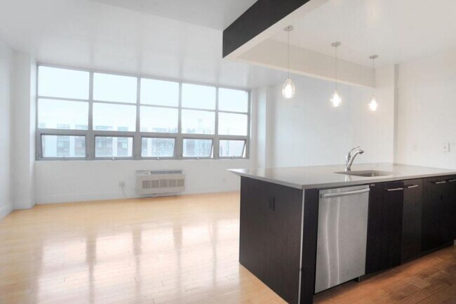 5-09-9 48th Ave in Queens, NY - Building Photo - Building Photo
