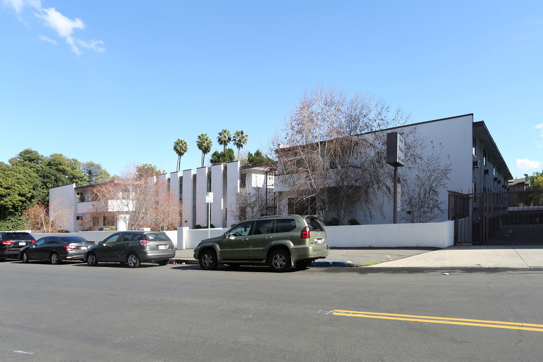 Encino Woodley Apartments in Encino, CA - Building Photo