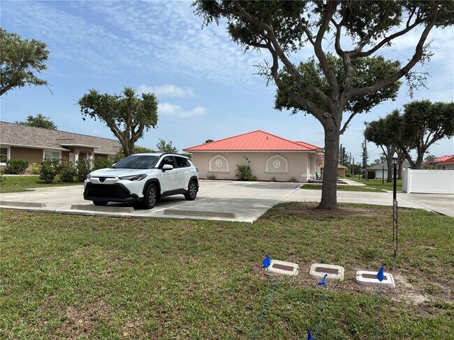 180 Rotonda Blvd W in Rotonda West, FL - Building Photo - Building Photo