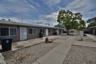 312 Charleston Street NE in Albuquerque, NM - Building Photo - Building Photo