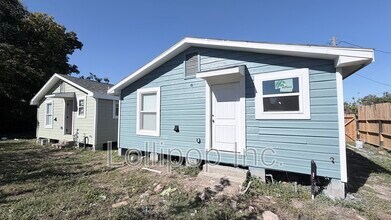 2615 Sam Wilson St in Houston, TX - Building Photo - Building Photo
