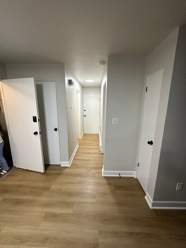 2430 5th Ave, Unit Top N unit in Moline, IL - Building Photo - Building Photo