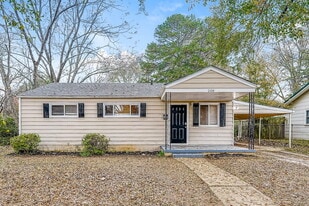 209 Woodward Dr in Hueytown, AL - Building Photo