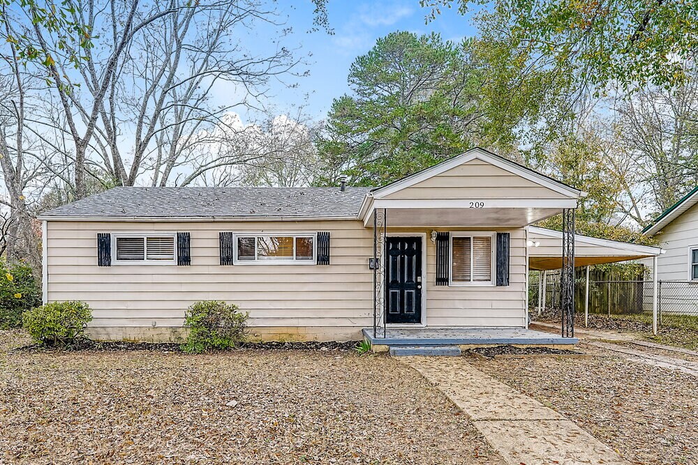 209 Woodward Dr in Hueytown, AL - Building Photo