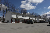 5 Alexander Dr in Hyde Park, NY - Building Photo - Building Photo