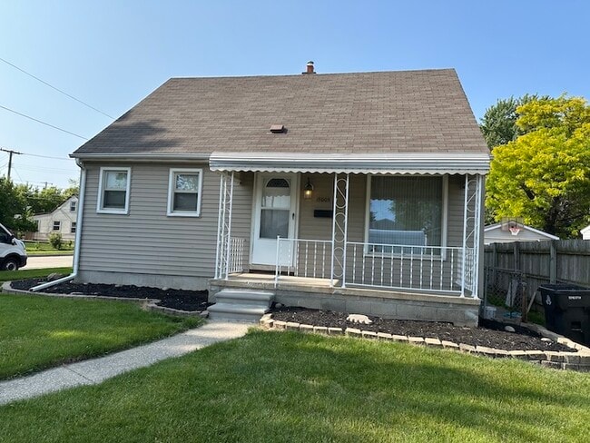 19005 Victor St in Roseville, MI - Building Photo - Building Photo