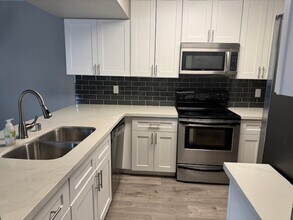 6750 Del Rey Ave, Unit 220 in Las Vegas, NV - Building Photo - Building Photo