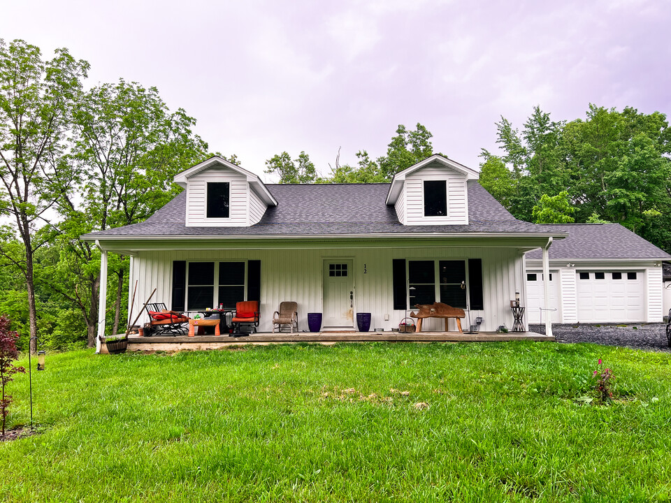 12 Hokie Ln in Stuarts Draft, VA - Building Photo