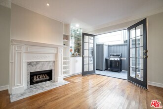 880 Hilldale Ave in West Hollywood, CA - Building Photo - Building Photo