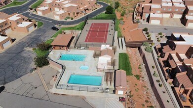 3862 Desert Willow Cir in Moab, UT - Foto de edificio - Building Photo