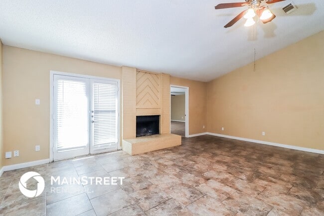 3105 Highlawn Terrace in Fort Worth, TX - Foto de edificio - Building Photo