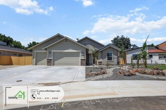 2864 River Dr in Redding, CA - Building Photo - Building Photo