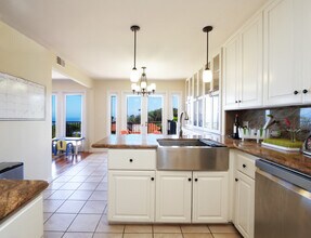 345 Palos Verdes Dr W in Palos Verdes Estates, CA - Building Photo - Building Photo