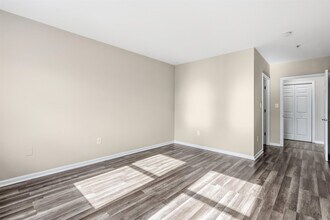 905 River Rd in Edgewater, NJ - Building Photo - Building Photo