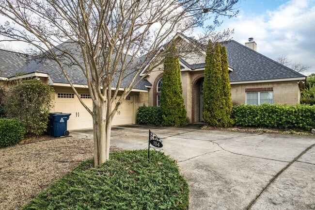 property at 154 Solamere Ln