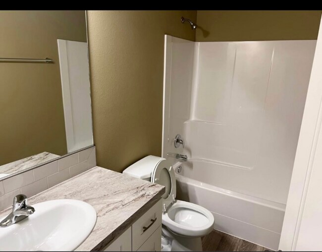 216 E Montmorency Blvd in George, WA - Building Photo - Building Photo