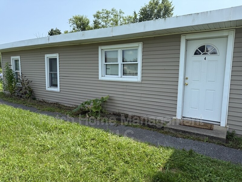 10669 Jonestown Rd in Annville, PA - Building Photo
