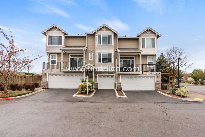 700 NW 118th Ave in Portland, OR - Building Photo