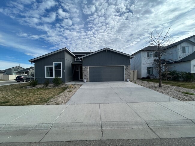 206 S Iceberg Lake Ave in Meridian, ID - Building Photo - Building Photo