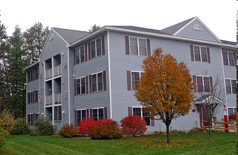 Mystic Knoll in Goffstown, NH - Building Photo