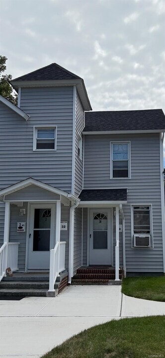 32 Carman St in Patchogue, NY - Building Photo