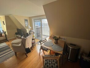 206 Summer St in Somerville, MA - Foto de edificio - Building Photo