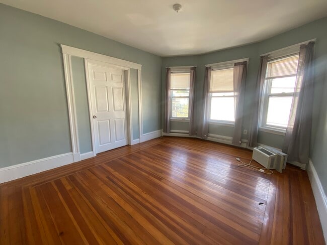 49 Conwell Ave, Unit #2 in Somerville, MA - Foto de edificio - Building Photo