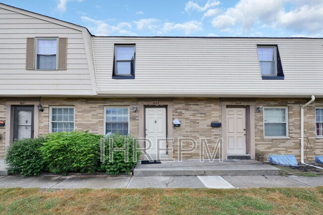 property at 3043 Morsetown Ct S