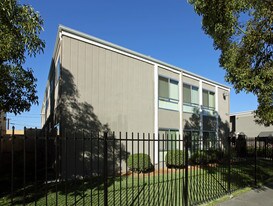 915 S Citron St in Anaheim, CA - Building Photo