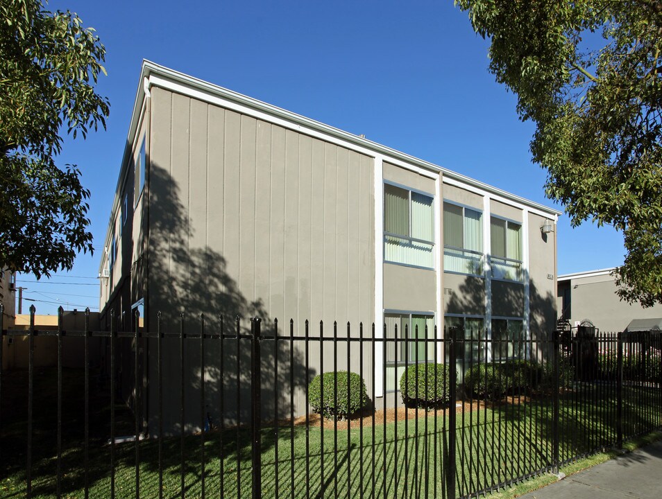 915 S Citron St in Anaheim, CA - Building Photo