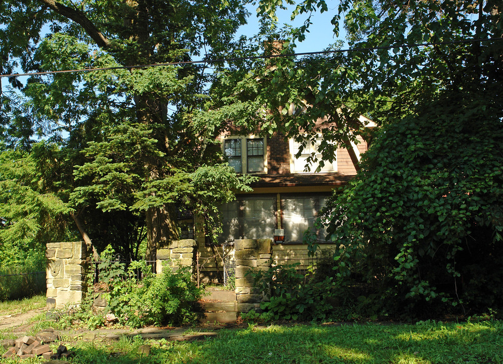 852 Ohio Ave in Youngstown, OH - Foto de edificio