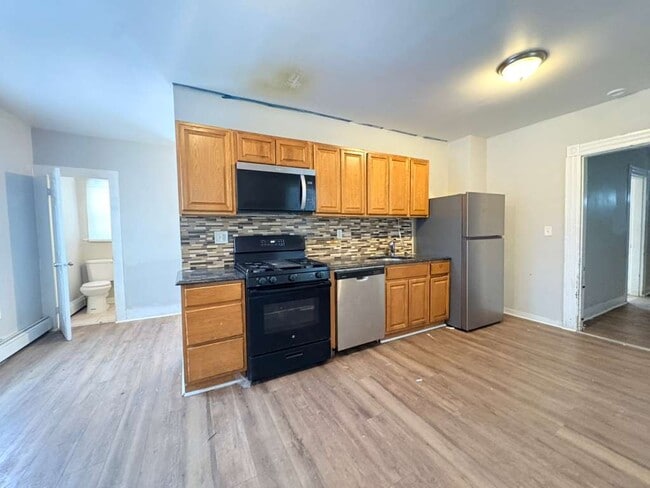 property at 253 W Ivy St