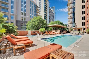 701 Royal Ct in Charlotte, NC - Building Photo