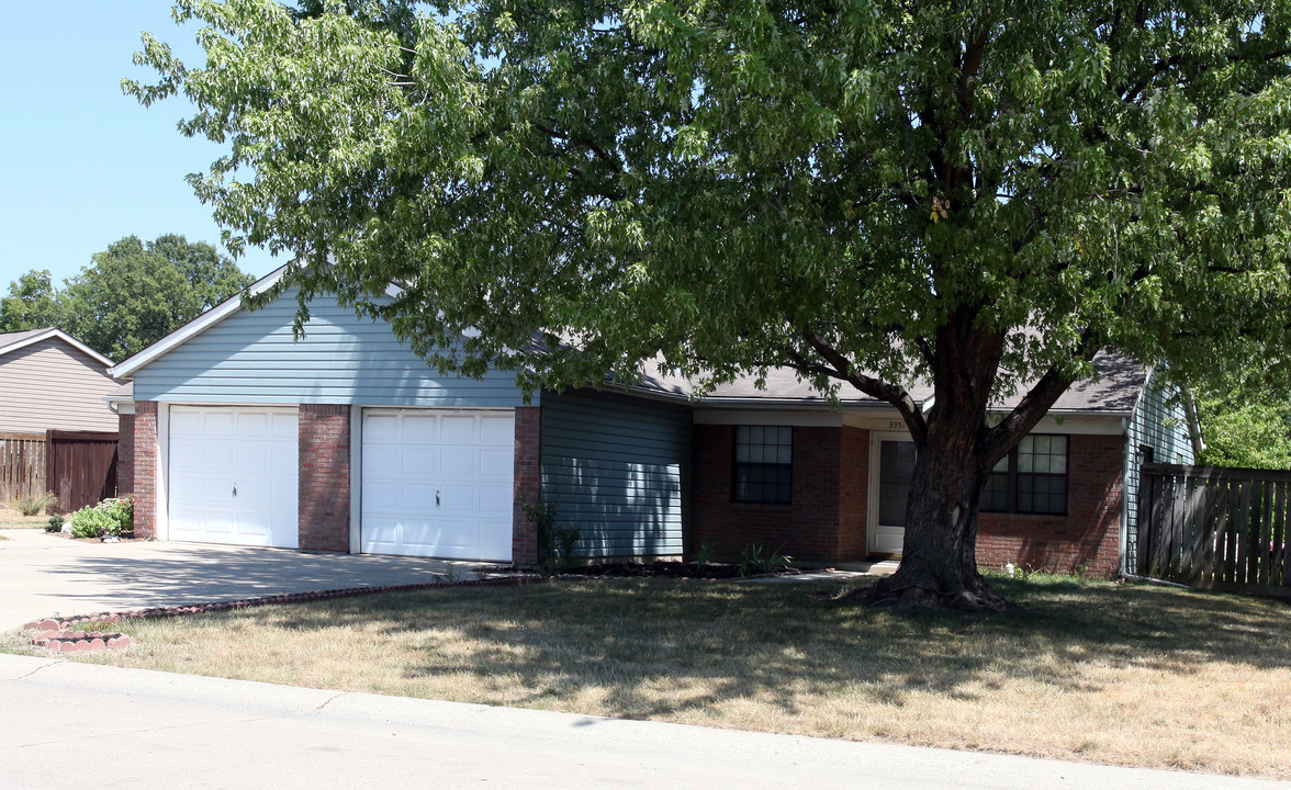 Brickenwood Villages in Indianapolis, IN - Building Photo