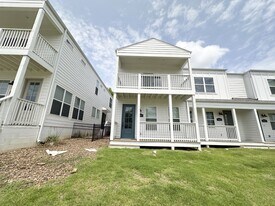 1430 E Huntsville Rd in Fayetteville, AR - Building Photo