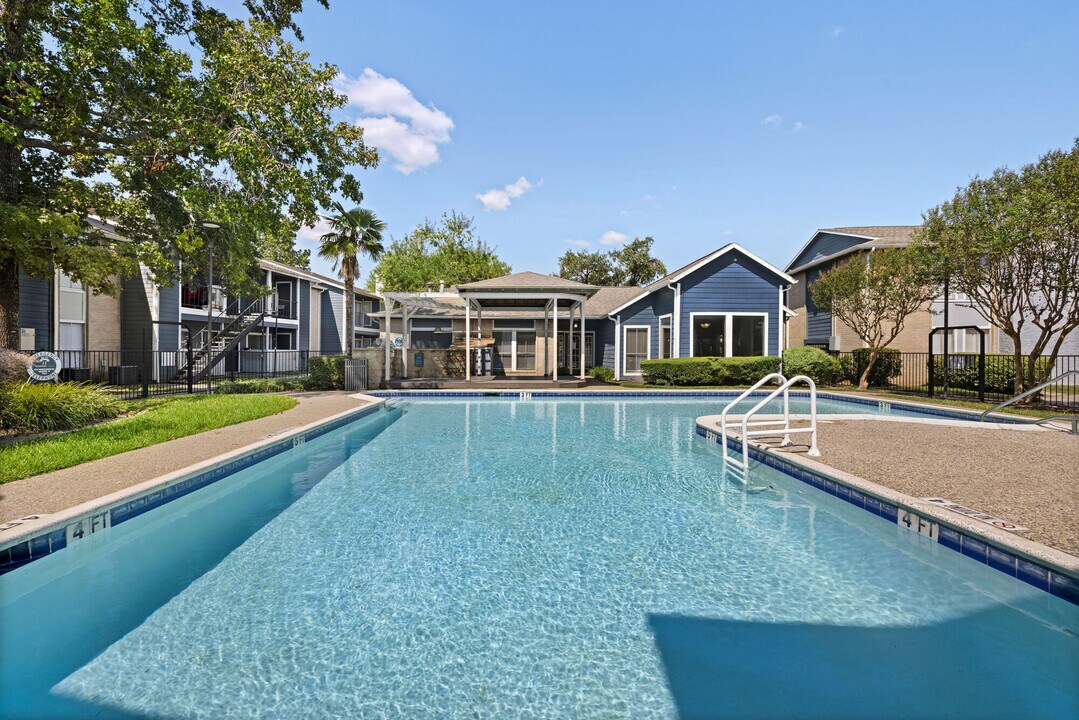 Solace Apartment Homes in Houston, TX - Building Photo
