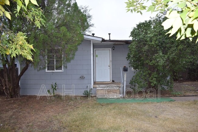 property at 4634 S Hughes St