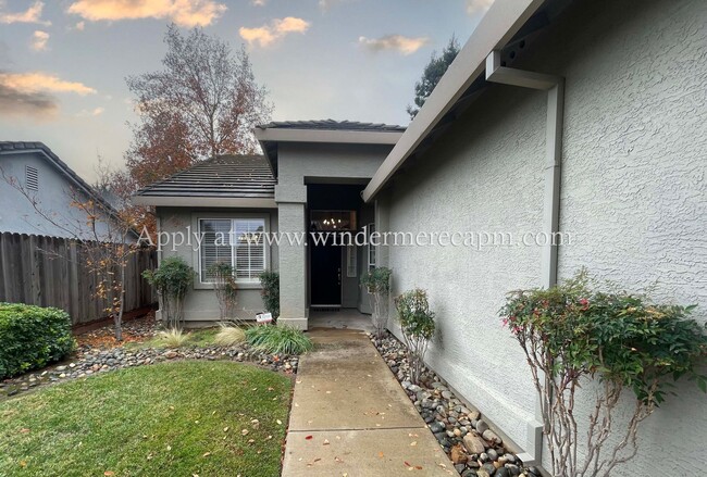 4510 Castle Grove Way in Elk Grove, CA - Building Photo - Building Photo